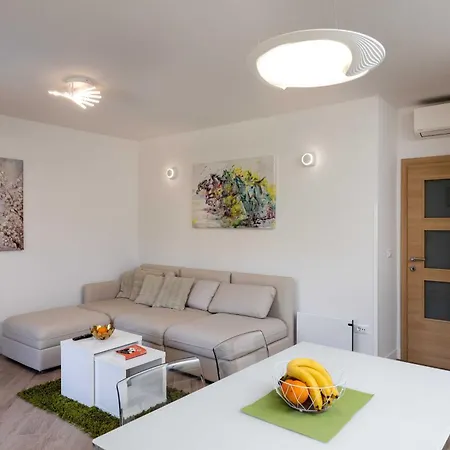 Setemana مْليني